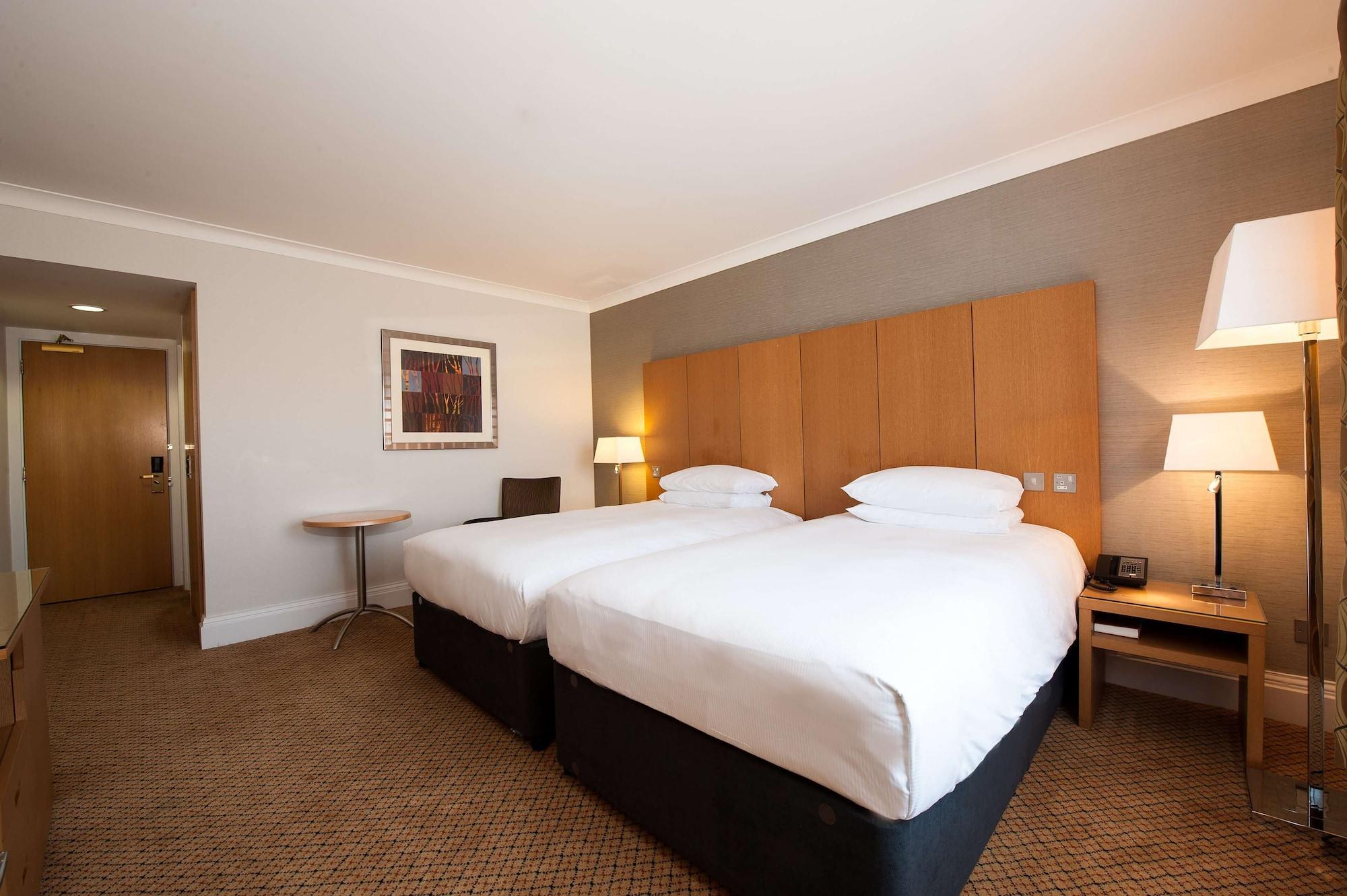 Doubletree By Hilton Glasgow Strathclyde Bellshill Extérieur photo