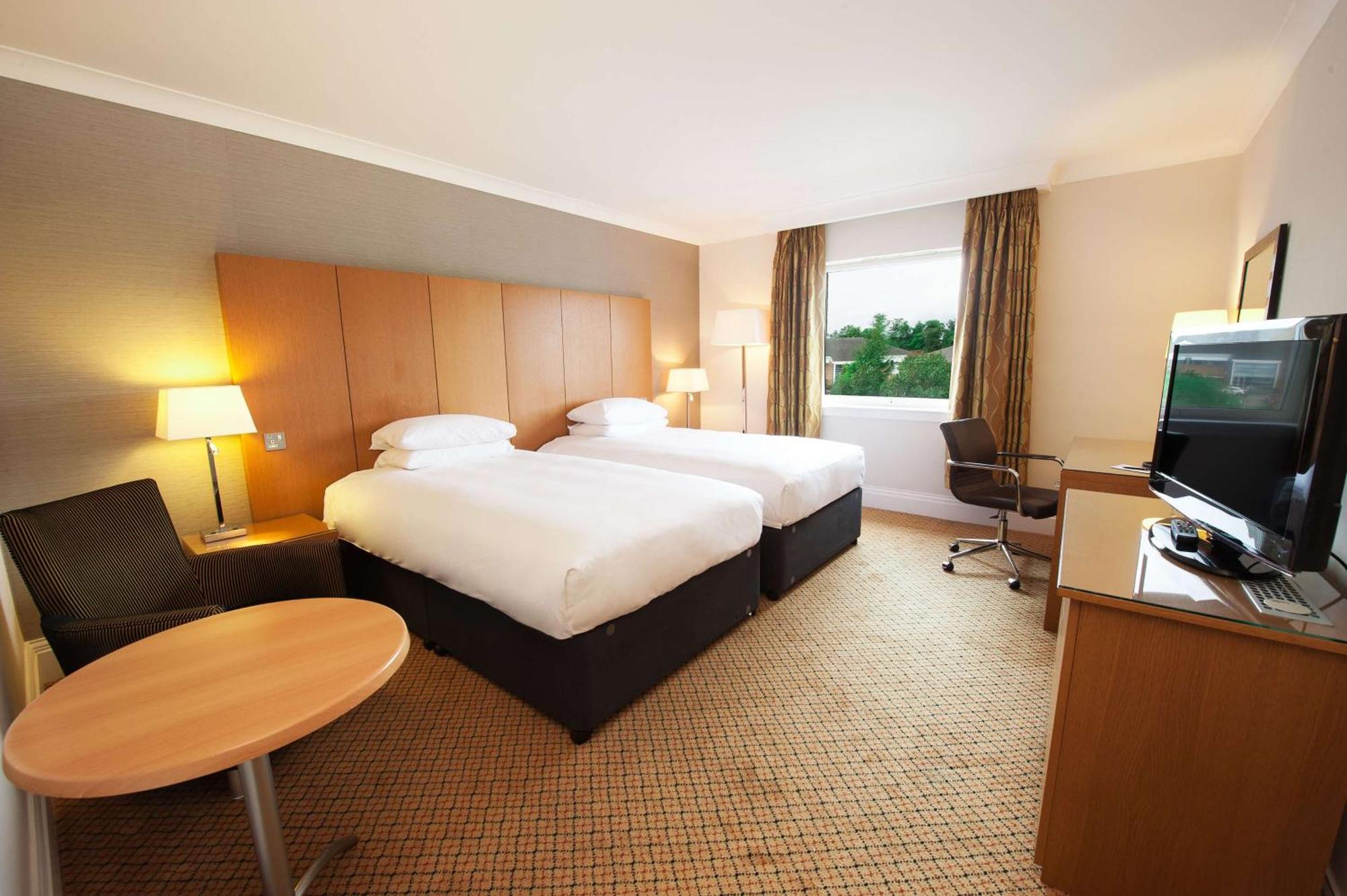 Doubletree By Hilton Glasgow Strathclyde Bellshill Extérieur photo